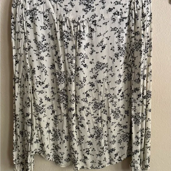 Lovestitch Black Floral Blouse - Picture 4 of 4